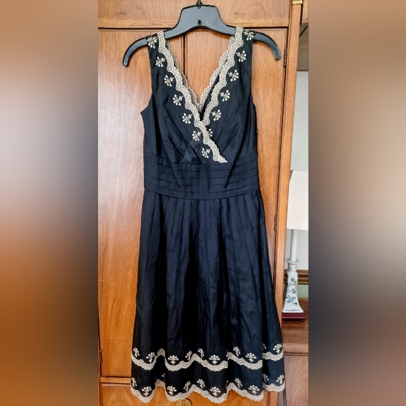 Ann Taylor Dresses & Skirts - Ann Taylor Black and Gold Midi Dress